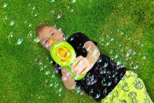 FRU BLU Dino blaster se zásobníkem + náplň 0.4L TM Toys