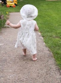 Kojenecké mušelínové šaty New Baby Zoe Bílá